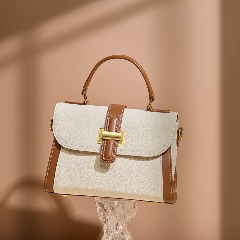 Маленькая и роскошная сумка через плечо. Модная и универсальная женская сумка из натуральной кожи с верхним слоем из воловьей кожи. Высококачественная сумка для чувств.
Маленькая и роскошная сумка через плечо. Модная и универсальная женская сумка из натуральной кожи с верхним слоем из воловьей кожи. Высококачественная сумка для чувств.