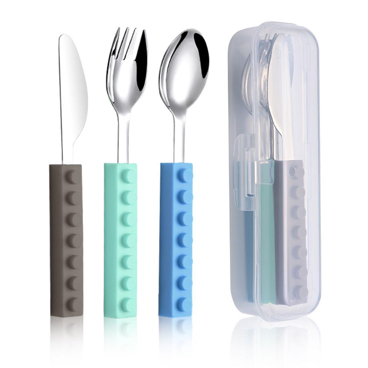 Силиконовые строительные блоки из нержавеющей стали, набор детских столовых приборов: Нож, вилка и ложка для младенцев.
Силиконовые строительные блоки из нержавеющей стали, набор детских столовых приборов: Нож, вилка и ложка для младенцев.