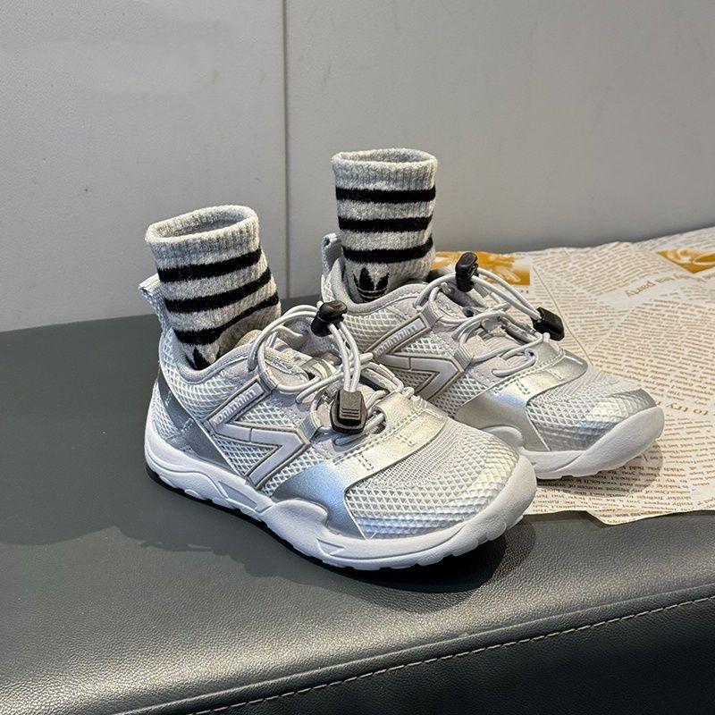 2025 fashionable foreign style trendy Korean version light and simple spring and summer light and thin sports shoes medium and large children s b 26 inner length 16cm
2025 fashionable foreign style trendy Korean version light and simple spring and summer light and thin sports shoes medium and large children s b 26 inner length 16cm