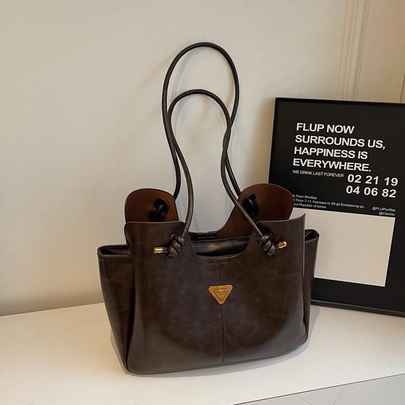 Премиальная сумка женская большой вместимости новая ретро универсальная на плечо сумка-тоут нишевая
Премиальная сумка женская большой вместимости новая ретро универсальная на плечо сумка-тоут нишевая