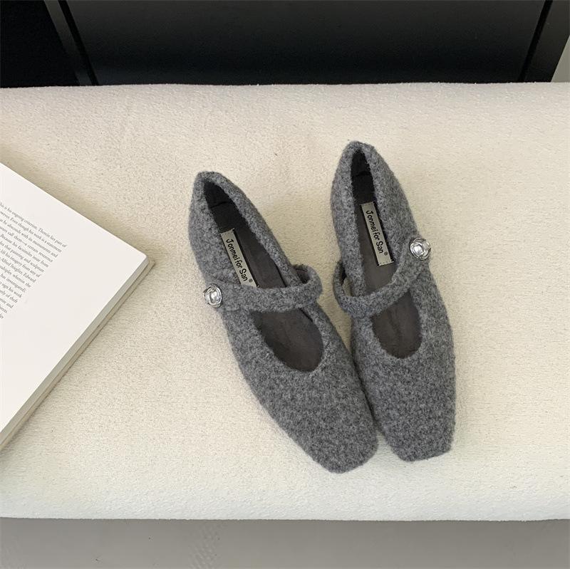 French velvet single shoes women s 2025 autumn and winter new French fairy fluffy shoes women wear flat Mary Jane cotton shoes 39
French velvet single shoes women s 2025 autumn and winter new French fairy fluffy shoes women wear flat Mary Jane cotton shoes 39
