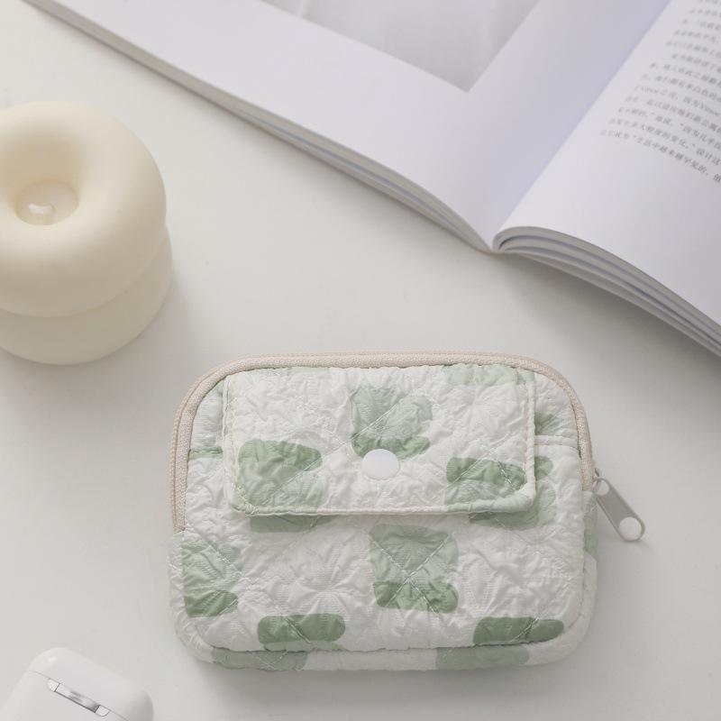 Стьобана бавовняна міні-сумочка для монет та косметики в смужку та горошок
Стьобана бавовняна міні-сумочка для монет та косметики в смужку та горошок