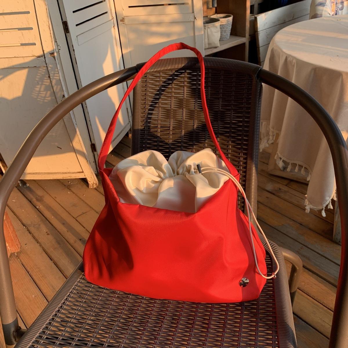 Soft Surface Cloud Shaped Shoulder Bag Nyl Double Strap Crossbody Bags Large Capacity Cloud Shaped Women s Tote Bags
Soft Surface Cloud Shaped Shoulder Bag Nyl Double Strap Crossbody Bags Large Capacity Cloud Shaped Women s Tote Bags