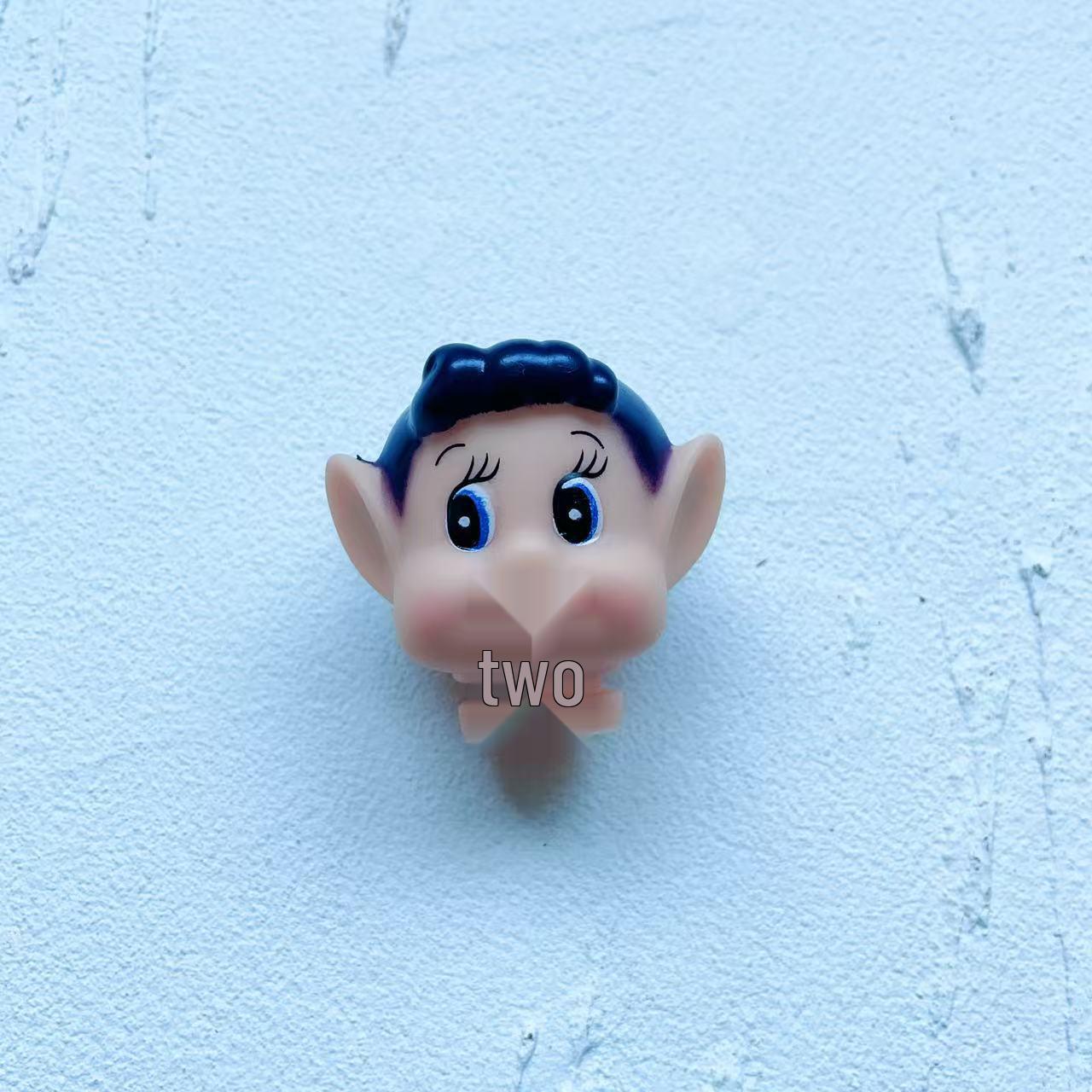 Christmas Elf Silicone Head Decoration for Bookshelf
Christmas Elf Silicone Head Decoration for Bookshelf
