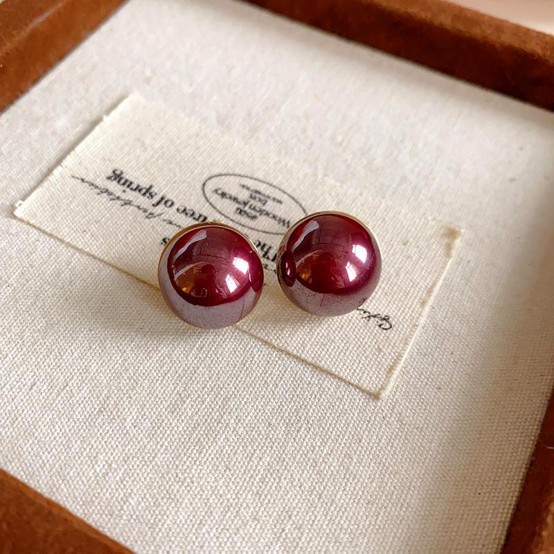 Silver needle resin round gradual change stud earrings Hong Kong style retro high-end earrings personalized unique design earrings
Silver needle resin round gradual change stud earrings Hong Kong style retro high-end earrings personalized unique design earrings