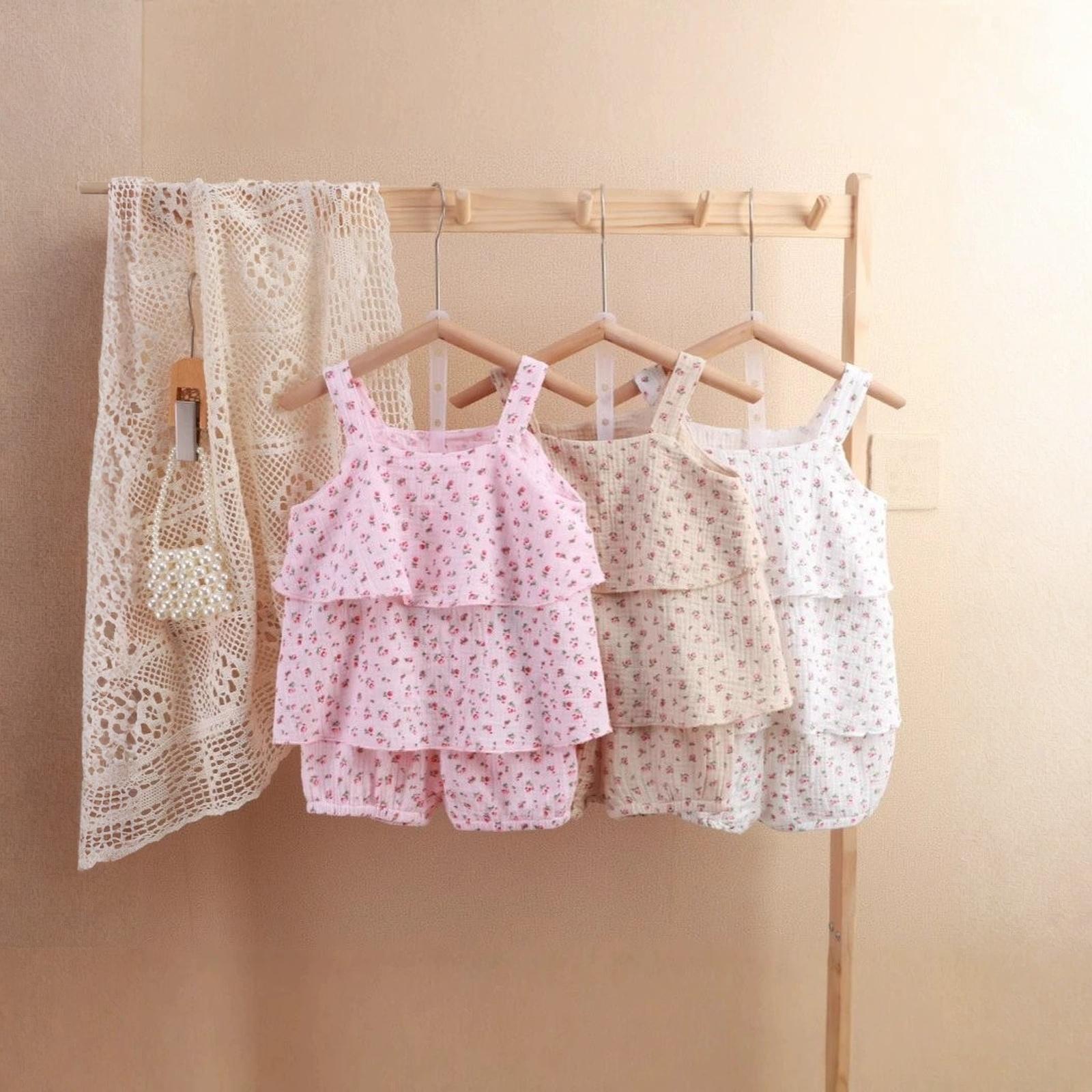 Kids 2-Piece Sleeveless Top & Shorts - Double-Layer Pajamas 100 бежевий
Kids 2-Piece Sleeveless Top & Shorts - Double-Layer Pajamas 100 бежевий