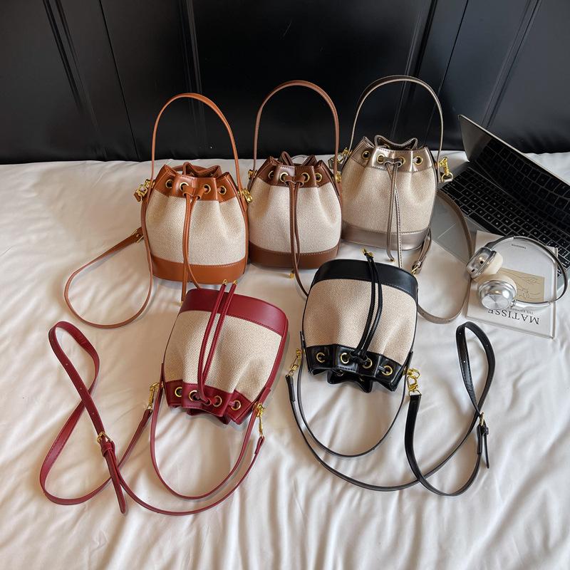 Large capacity leisure senior sense of shape soft and durable fashion exquisite new light luxury commuting slanting cross shoulder handheld bucket bag чёрный
Large capacity leisure senior sense of shape soft and durable fashion exquisite new light luxury commuting slanting cross shoulder handheld bucket bag чёрный