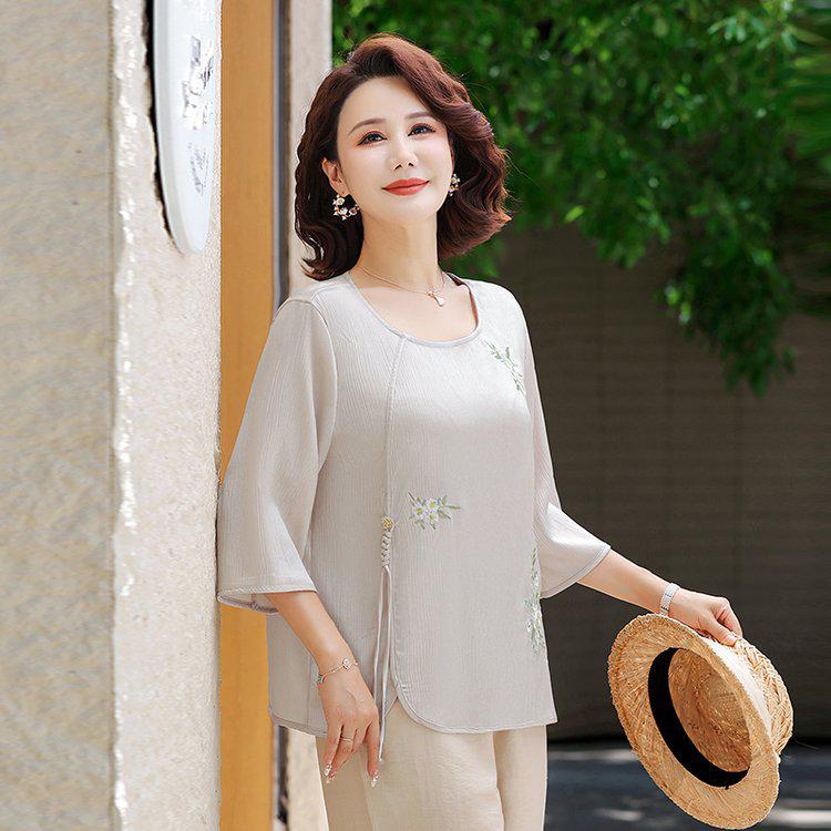 Elegant Embroidered T-Shirt for Middle-Aged & Elderly Women - Summer Seven-Sleeve, Comfortable & Loose Fit 5XL бежевий
Elegant Embroidered T-Shirt for Middle-Aged & Elderly Women - Summer Seven-Sleeve, Comfortable & Loose Fit 5XL бежевий