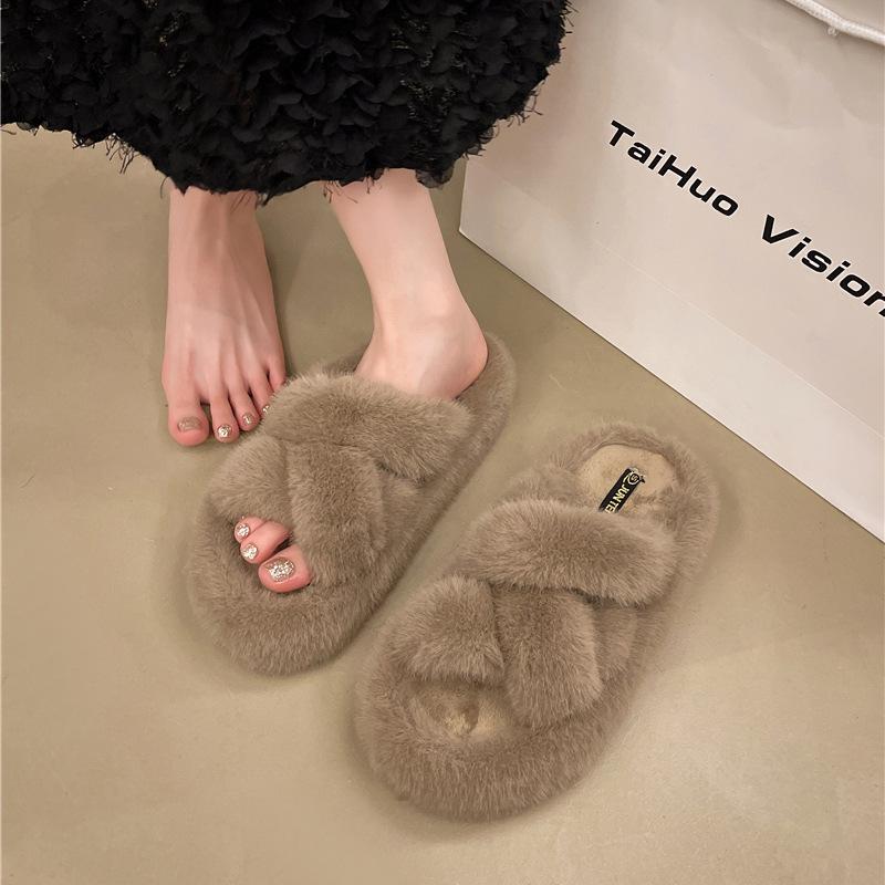 Internet celebrity soft-soled slippers women s wear 2025 autumn and winter new versatile retro comfortable foreign thick-bottomed hair mop 35 чёрный
Internet celebrity soft-soled slippers women s wear 2025 autumn and winter new versatile retro comfortable foreign thick-bottomed hair mop 35 чёрный