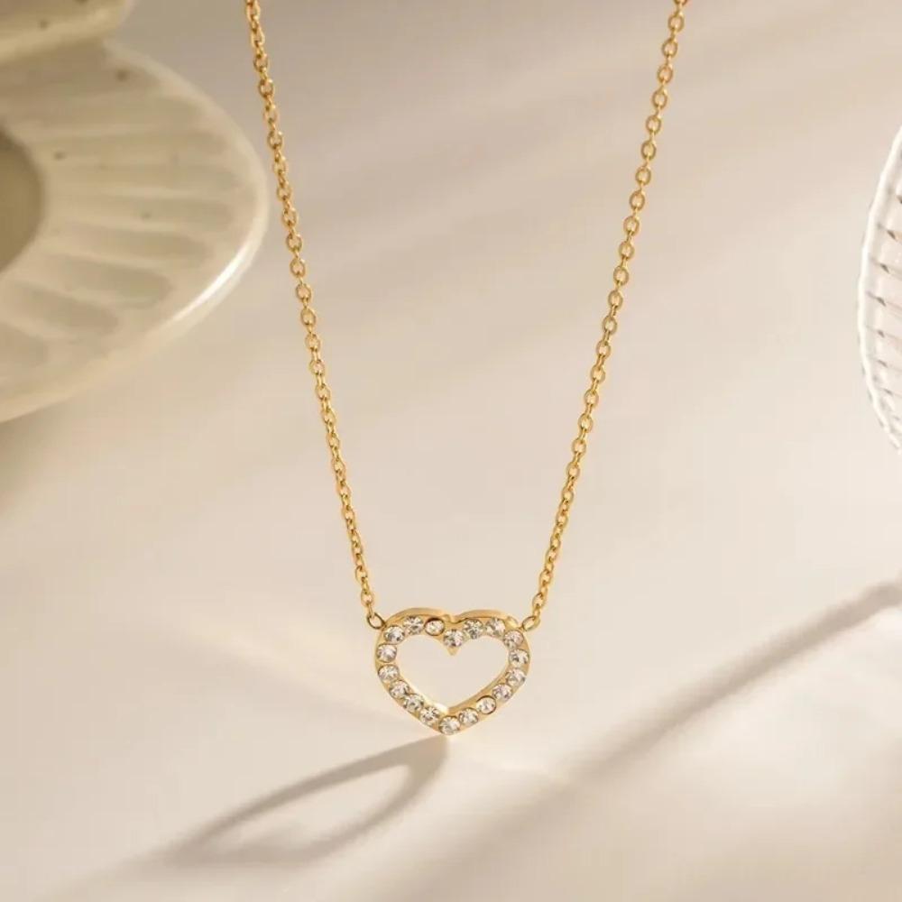 New Korean Heart Shaped Zircon Necklace Pendant Temperament Clavicle Chain for Women Birthday Party Jewelry Gifts золотой
New Korean Heart Shaped Zircon Necklace Pendant Temperament Clavicle Chain for Women Birthday Party Jewelry Gifts золотой