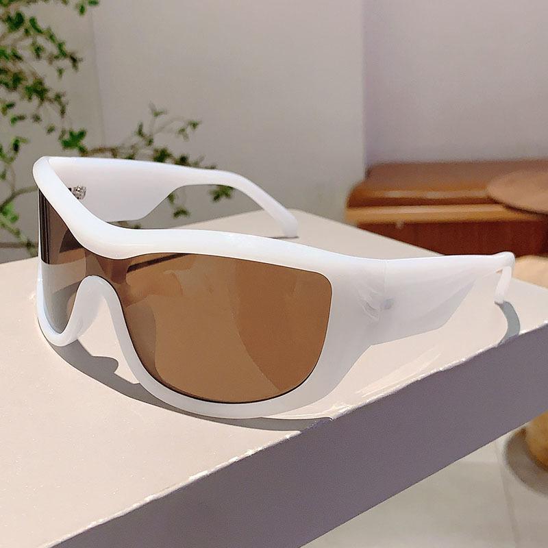 New Big Frame One Piece Sunglasses Women For Men Luxury Brand Designer Vintage Punk Sunglasses Popular Outdoor Ski Sport Goggle As the picture
New Big Frame One Piece Sunglasses Women For Men Luxury Brand Designer Vintage Punk Sunglasses Popular Outdoor Ski Sport Goggle As the picture