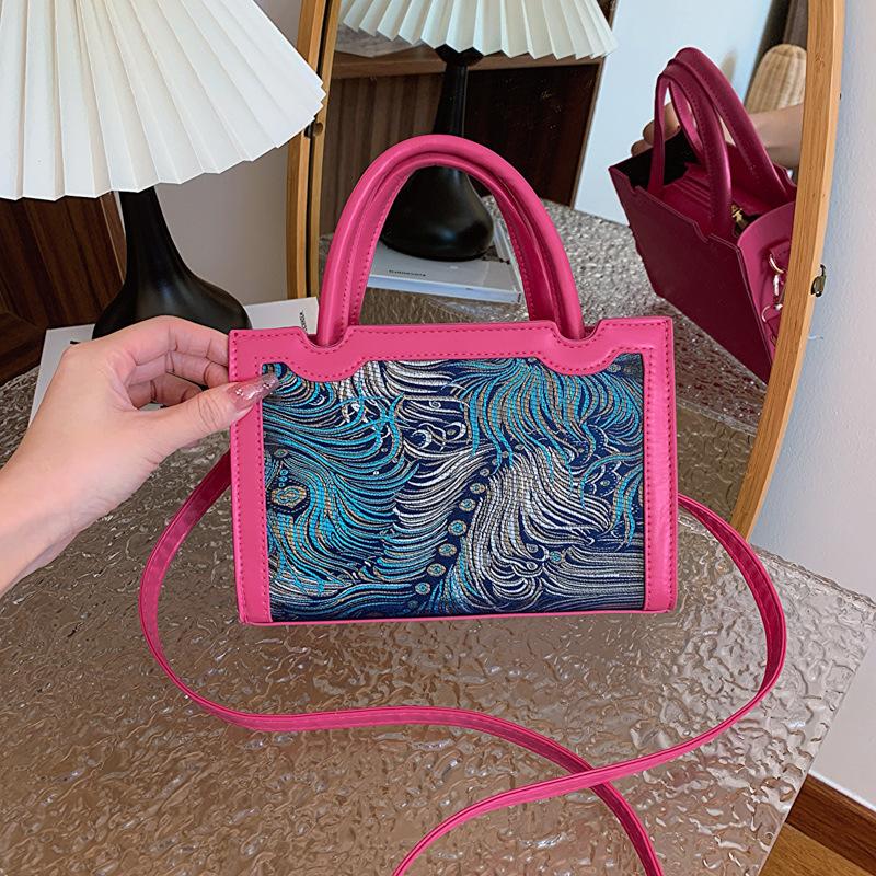 Весна нова текстура олійний живопис сумка-тоут жіноча 2024 нова модна мода темперамент жіноча плечова сумка-месенджер рожевий червоний колір
Весна нова текстура олійний живопис сумка-тоут жіноча 2024 нова модна мода темперамент жіноча плечова сумка-месенджер рожевий червоний колір