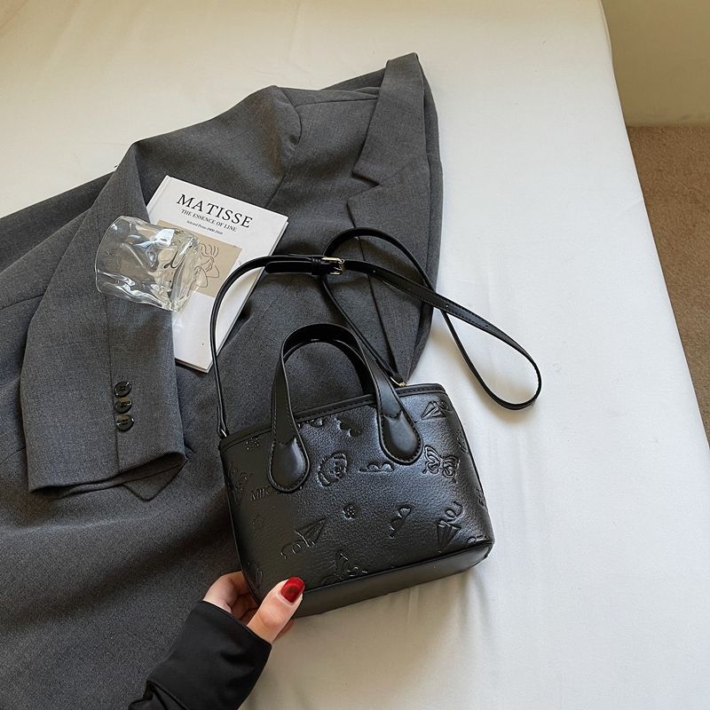 Pink vegetable basket bag women s 2025 new light luxury niche design advanced texture super fire messenger bucket bag чёрный
Pink vegetable basket bag women s 2025 new light luxury niche design advanced texture super fire messenger bucket bag чёрный