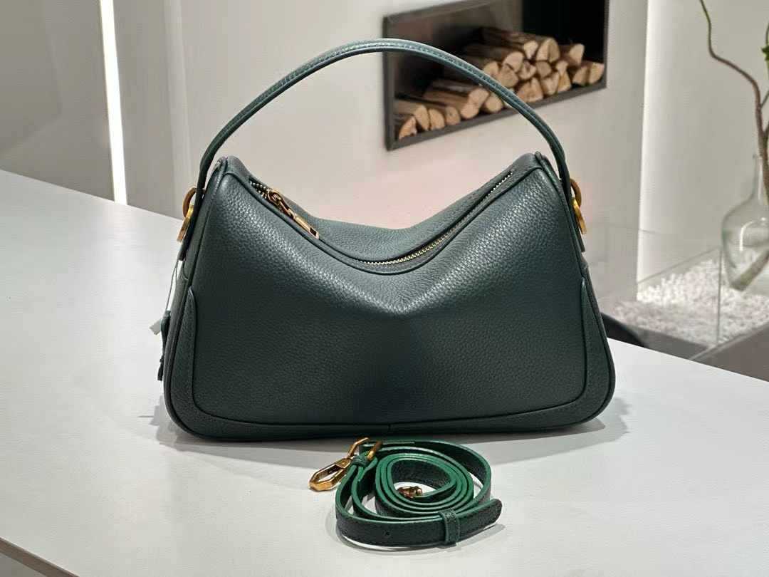 New Leather Women s Bag Large Capacity Handbag Niche Underarm Bag Commuting Shoulder Bag High-end Crossbody Bag Pillow Bag 28x9x17 CM зелений
New Leather Women s Bag Large Capacity Handbag Niche Underarm Bag Commuting Shoulder Bag High-end Crossbody Bag Pillow Bag 28x9x17 CM зелений