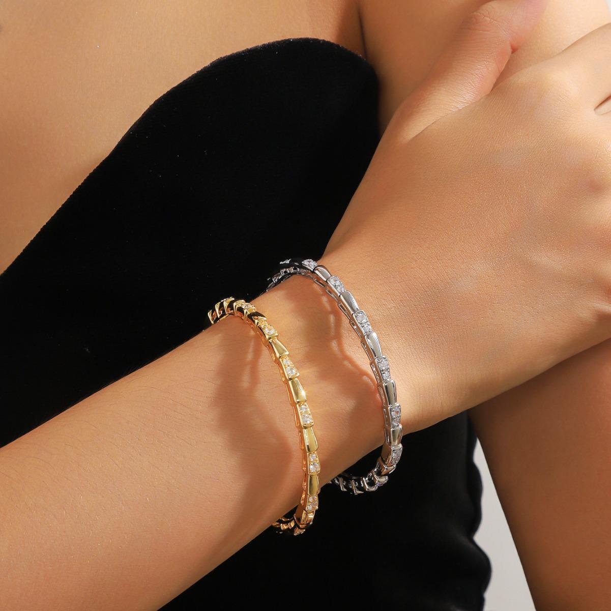 European & American Luxury Gold-Plated Zircon Snake Bracelet - High-End Retro Style for Women срібний
European & American Luxury Gold-Plated Zircon Snake Bracelet - High-End Retro Style for Women срібний