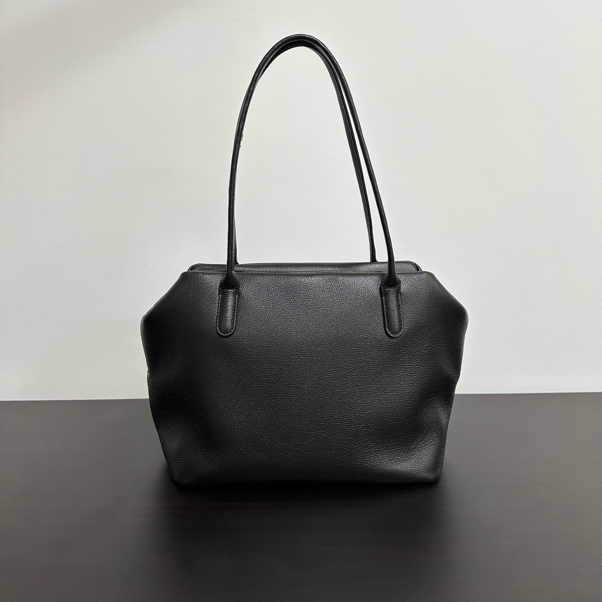 Small Niche Luxury Top Layer Cowhide Armpit Bag Minimalist And Relaxed Lazy Shoulder Bag Minimalist Handheld Tote Bag Large Capacity 28x23x16cm чорний
Small Niche Luxury Top Layer Cowhide Armpit Bag Minimalist And Relaxed Lazy Shoulder Bag Minimalist Handheld Tote Bag Large Capacity 28x23x16cm чорний