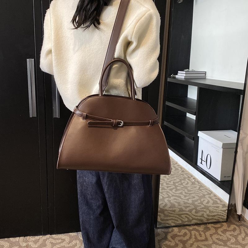 2025 New Fashion Trend Women s Bag Tote Shoulder Bag Large Capacity Premium Textured Bag 40*16.5*27 чёрный
2025 New Fashion Trend Women s Bag Tote Shoulder Bag Large Capacity Premium Textured Bag 40*16.5*27 чёрный