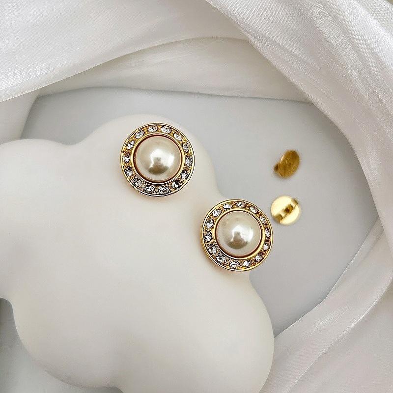 Zircon Stud Earrings French Light Luxury Fashion Small Fragrant Style Stud Earrings Commuting Versatile Temperament Earrings Women
Zircon Stud Earrings French Light Luxury Fashion Small Fragrant Style Stud Earrings Commuting Versatile Temperament Earrings Women