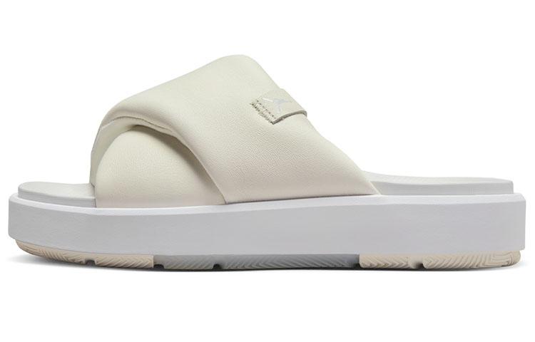 Jordan Sophia Photon Dust White Sail Women s DO8863-011 39
Jordan Sophia Photon Dust White Sail Women s DO8863-011 39
