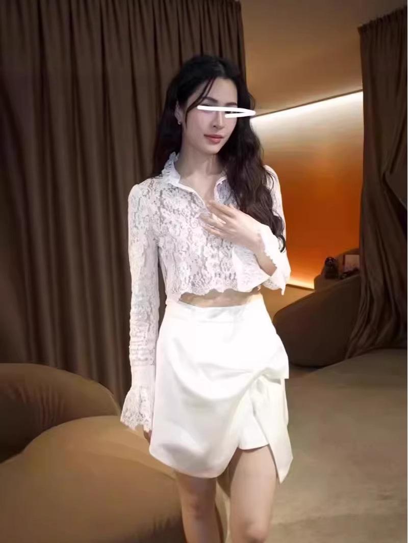 Autumn/Winter 2026 Lace Crochet Pearl Button Top & Bow Irregular Skirt Set Large
Autumn/Winter 2026 Lace Crochet Pearl Button Top & Bow Irregular Skirt Set Large