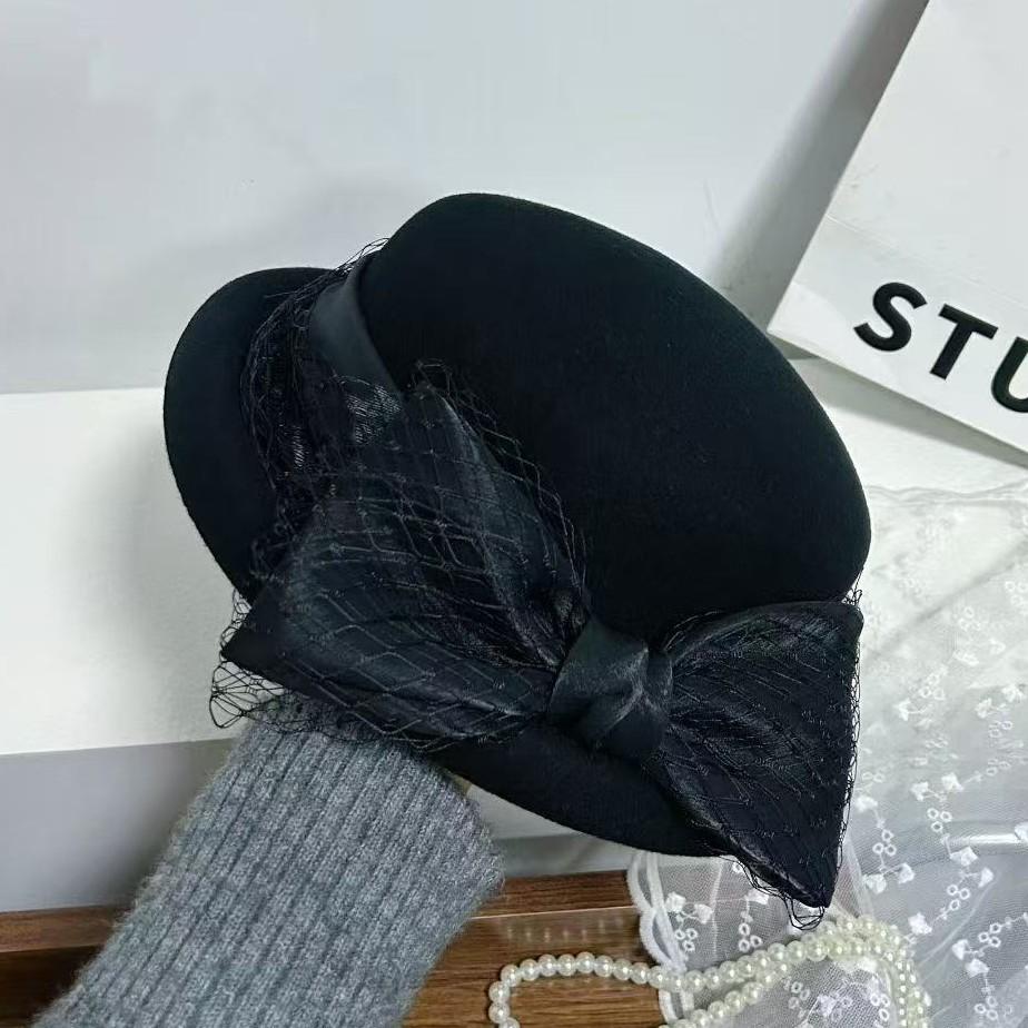 Light luxury winter French crimped woolen top hat women s high-end beret gauze elegant basin hat shows the face is small and versatile M(55-58cm)
Light luxury winter French crimped woolen top hat women s high-end beret gauze elegant basin hat shows the face is small and versatile M(55-58cm)