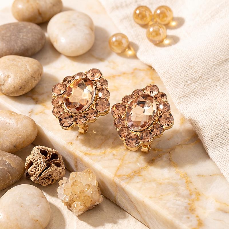 Vintage Light Luxury Rhinestone Stud Earrings for Women Fashion Temperament Geometric Charm Earrings Trendy Versatile Jewelry
Vintage Light Luxury Rhinestone Stud Earrings for Women Fashion Temperament Geometric Charm Earrings Trendy Versatile Jewelry