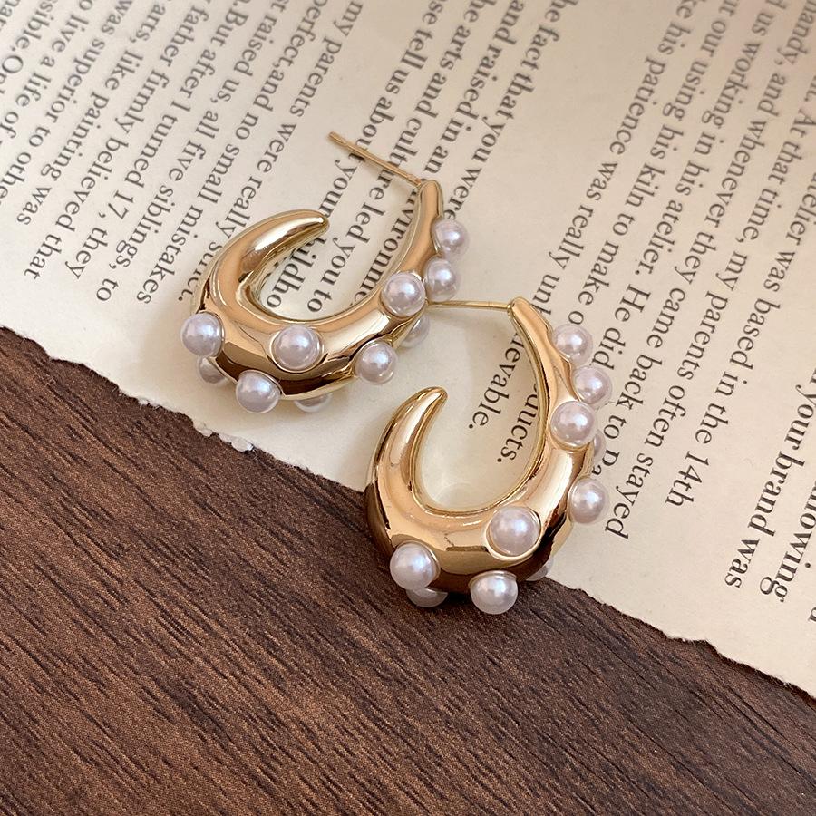Silver needle pearl round simple fashion stud earrings retro court style temperament earrings light luxury high-end earrings
Silver needle pearl round simple fashion stud earrings retro court style temperament earrings light luxury high-end earrings