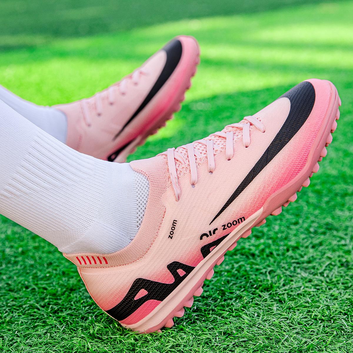 New children s adult game training professional sports football shoes long nails broken nails training football shoes 35
New children s adult game training professional sports football shoes long nails broken nails training football shoes 35