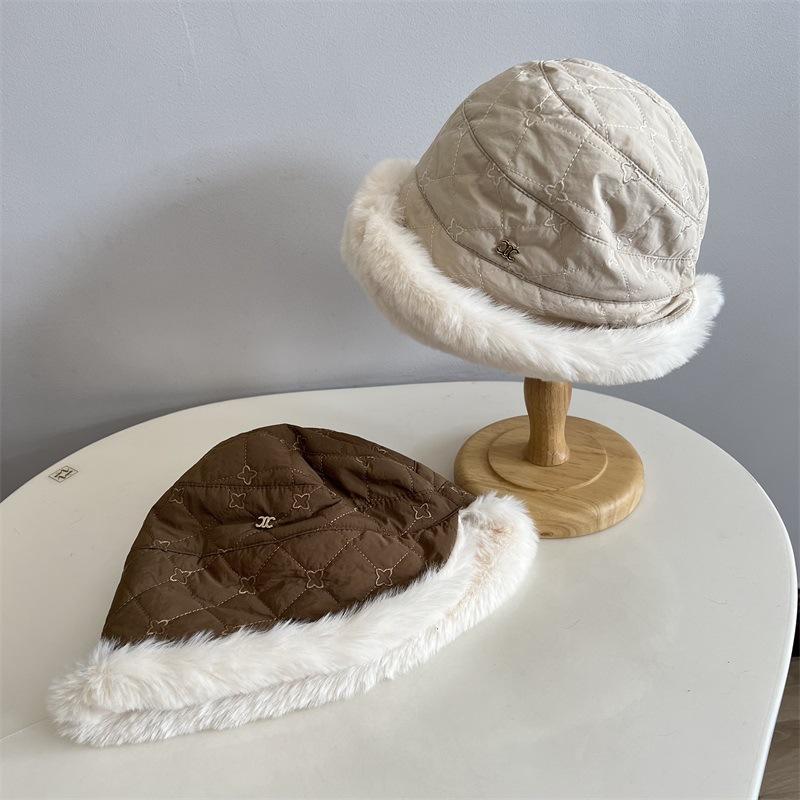 Fashion embroidered light down cotton plush bucket hat women winter northern ear protection warm snow hat M(56-58cm) темно-коричневого кольору
Fashion embroidered light down cotton plush bucket hat women winter northern ear protection warm snow hat M(56-58cm) темно-коричневого кольору