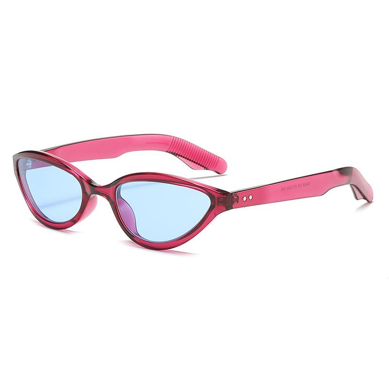 Cat-eye sunglasses, vintage street style sunglasses, sun protection eyewear
Cat-eye sunglasses, vintage street style sunglasses, sun protection eyewear