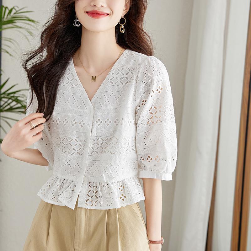 2026 Petite Women s White Embroidered V-Neck Short Sleeve Cotton Shirt - Breathable & Skin-Friendly M
2026 Petite Women s White Embroidered V-Neck Short Sleeve Cotton Shirt - Breathable & Skin-Friendly M