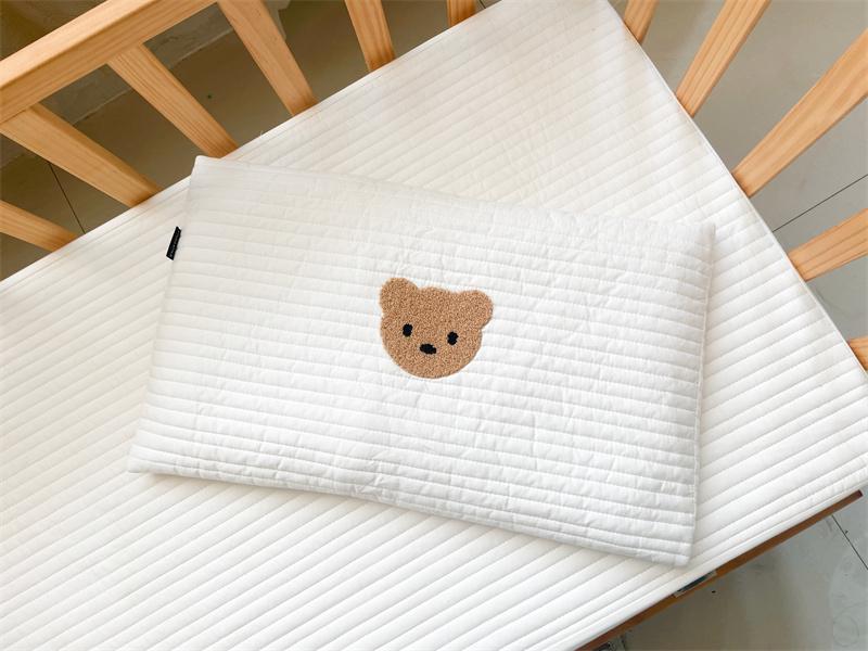 Little Bear Quilted All-Cotton Kids Pillowcase Set, Pure Cotton, 40x60cm, 2-Pack for Boys and Girls 30x50 cm
Little Bear Quilted All-Cotton Kids Pillowcase Set, Pure Cotton, 40x60cm, 2-Pack for Boys and Girls 30x50 cm