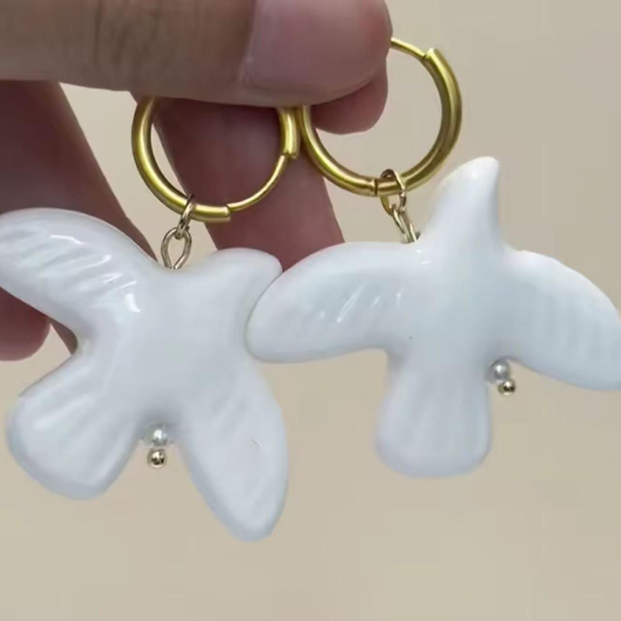 LATS Fashion White Ceramic Peace Dove Necklace for Women Vintage Geometric Round Hoop Earrings Jewelry Gift
LATS Fashion White Ceramic Peace Dove Necklace for Women Vintage Geometric Round Hoop Earrings Jewelry Gift