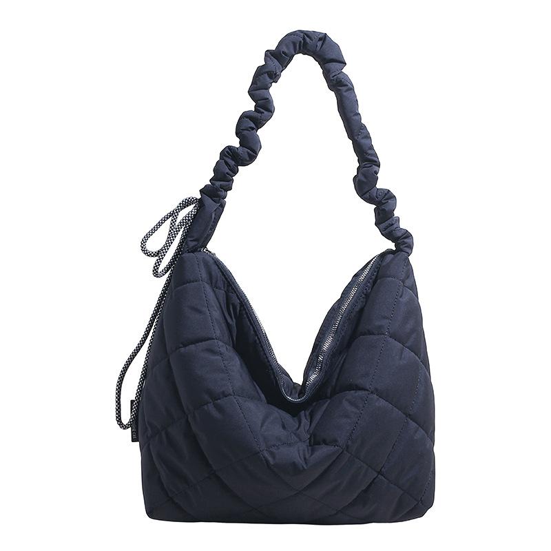 2025 Autumn Quilted Tote Bag for Women Large Capacity Lightweight Waterproof Vintage Shoulder Crossbody Bag Cotton 30-45-16CM полуночно-синий
2025 Autumn Quilted Tote Bag for Women Large Capacity Lightweight Waterproof Vintage Shoulder Crossbody Bag Cotton 30-45-16CM полуночно-синий