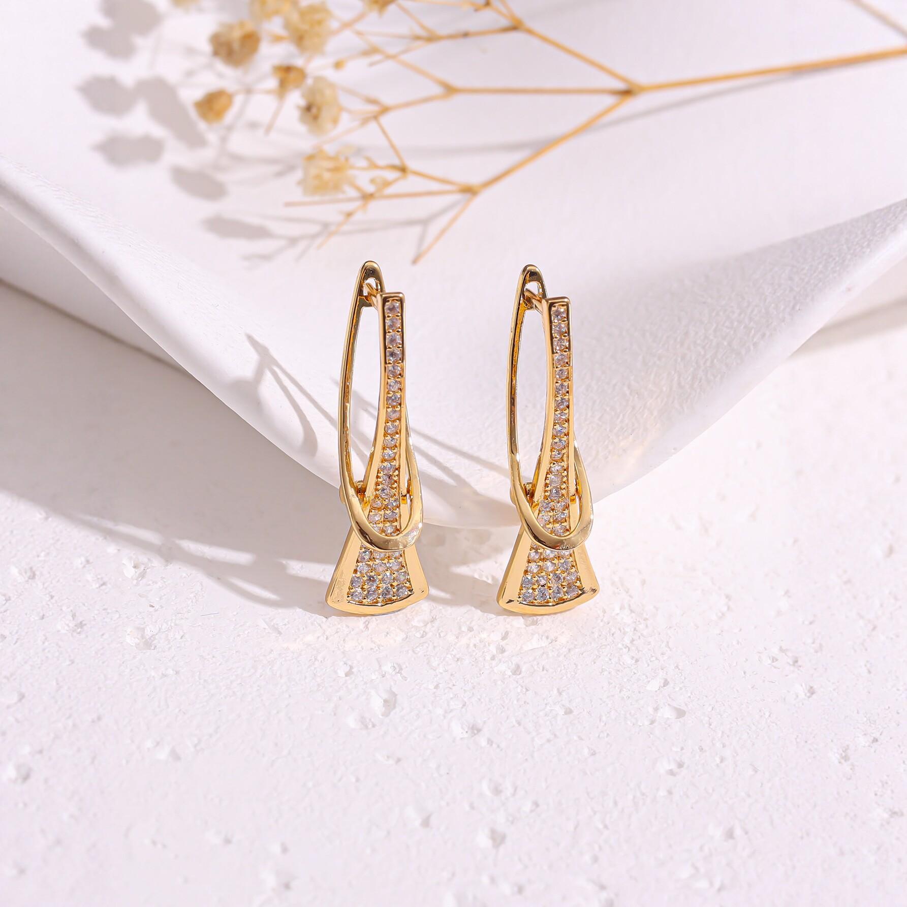 Luxury Zircon Stud Earrings For Women Minimalist Versatile Fashionable Personalized Jewelry золотий
Luxury Zircon Stud Earrings For Women Minimalist Versatile Fashionable Personalized Jewelry золотий