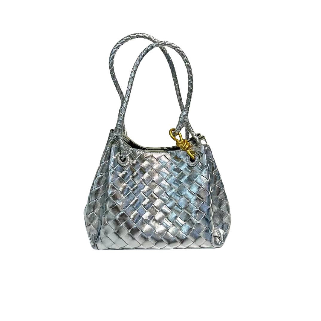 Літня плетена ПУ парашутна ручна та кросбоді сумка-кошик з металевою мотузковою пряжкою
Літня плетена ПУ парашутна ручна та кросбоді сумка-кошик з металевою мотузковою пряжкою