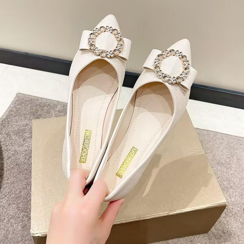 2025 spring new small size student shallow mouth single shoes soft sole flat shoes women s shoes pointed large size versatile boat ladyshoes 35
2025 spring new small size student shallow mouth single shoes soft sole flat shoes women s shoes pointed large size versatile boat ladyshoes 35