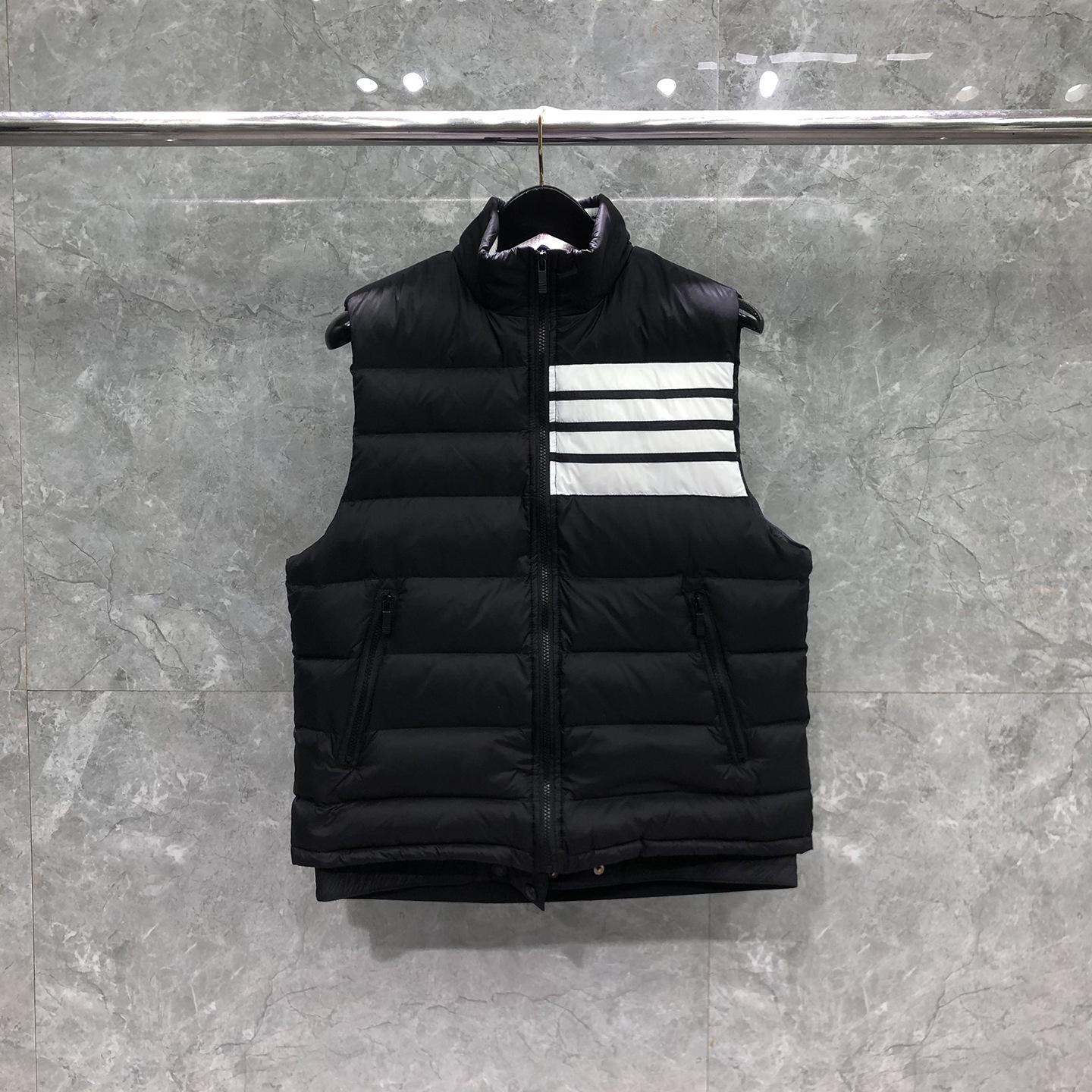 TIME BREATHE Men s Korean Style Stand Collar Winter Down Vest - Fashionable Four-Bar Warm Sleeveless Jacket Double Extra Large чорний
TIME BREATHE Men s Korean Style Stand Collar Winter Down Vest - Fashionable Four-Bar Warm Sleeveless Jacket Double Extra Large чорний