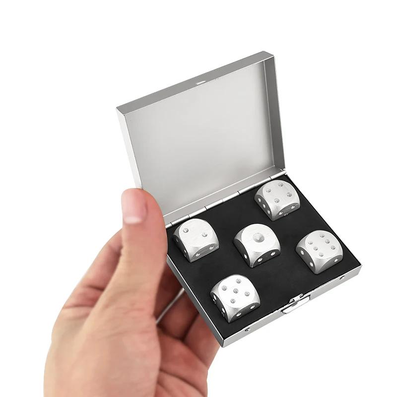 5pcs Dice with Case Aluminum Whiskey Stones Rocks for Drinks Holder Rack Gift Whisky Beer Wine Cooler Bar Ice Cube Bucket Wine
5pcs Dice with Case Aluminum Whiskey Stones Rocks for Drinks Holder Rack Gift Whisky Beer Wine Cooler Bar Ice Cube Bucket Wine