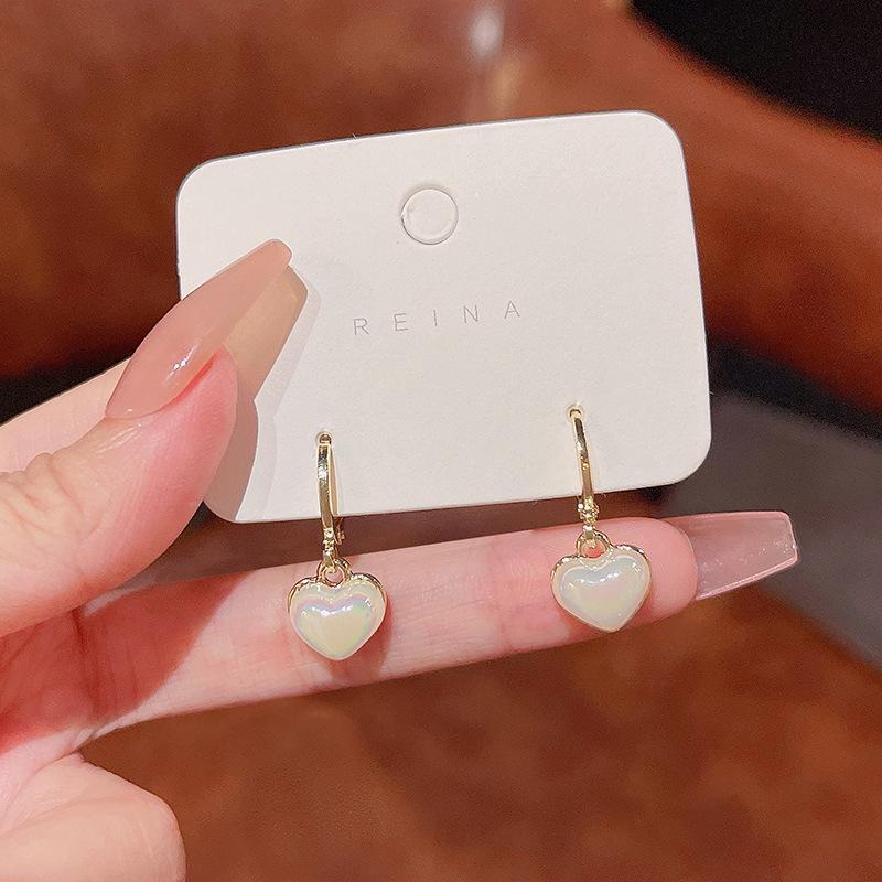 Серьги с жемчугом из серебра 925 пробы - легкая роскошная форма русалки, модный универсальный дизайн, пряжка для ушей Temperament Love золотой
Серьги с жемчугом из серебра 925 пробы - легкая роскошная форма русалки, модный универсальный дизайн, пряжка для ушей Temperament Love золотой