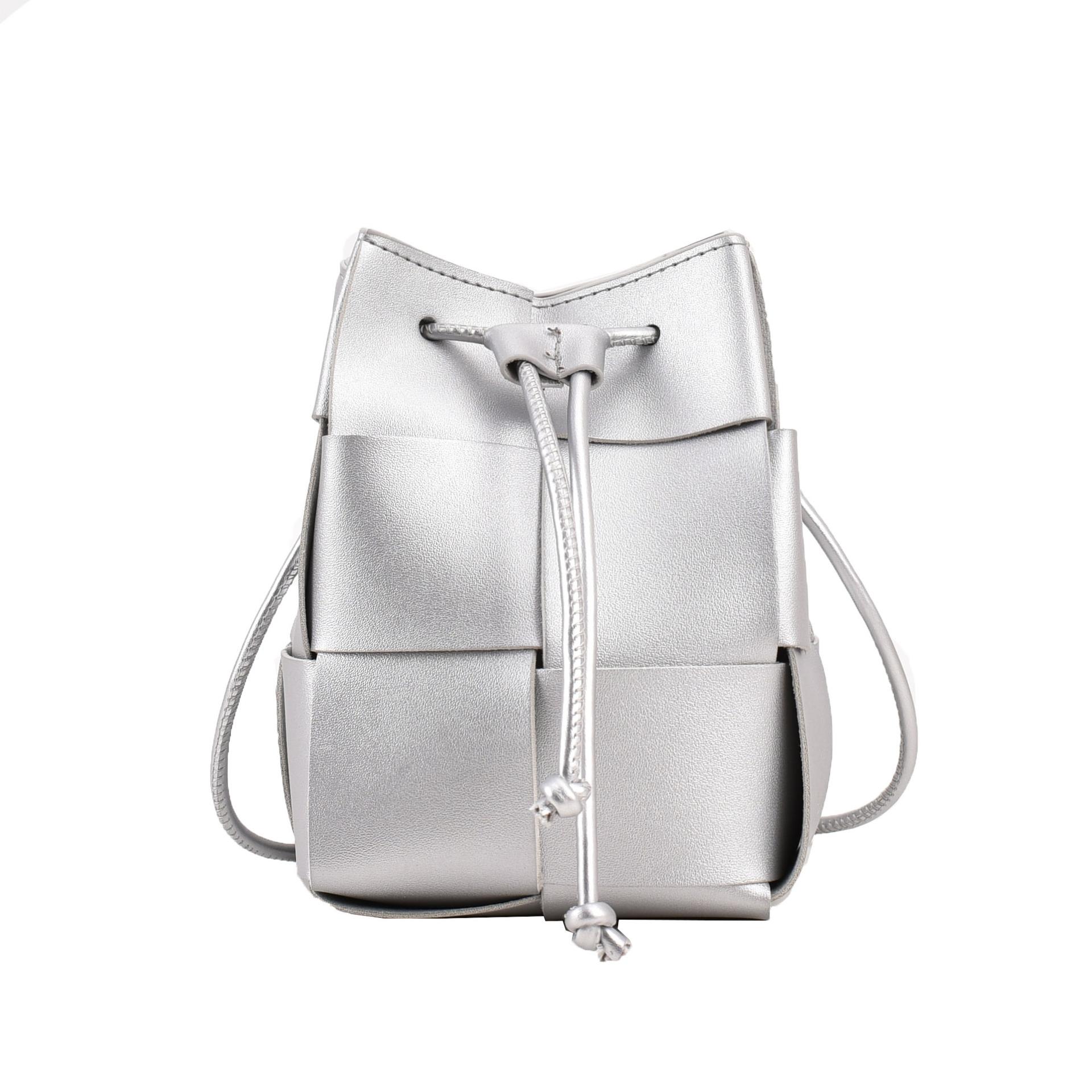 Niche design small bag women s new trendy high-end hand-woven bucket bag versatile messenger bag срібний
Niche design small bag women s new trendy high-end hand-woven bucket bag versatile messenger bag срібний