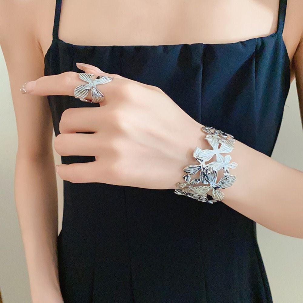 Gold/silver Flower Cuff Bangle Flora Design Open Bracelet Fashion Hollow Bangle Girls золотий
Gold/silver Flower Cuff Bangle Flora Design Open Bracelet Fashion Hollow Bangle Girls золотий