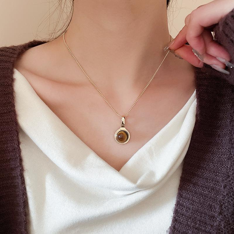 Long Sunflower Tiger Eye Stone Pendant Necklace for Womens Accessories 2025 New Sweater Chain Necklace Light Luxury Jewelry
Long Sunflower Tiger Eye Stone Pendant Necklace for Womens Accessories 2025 New Sweater Chain Necklace Light Luxury Jewelry