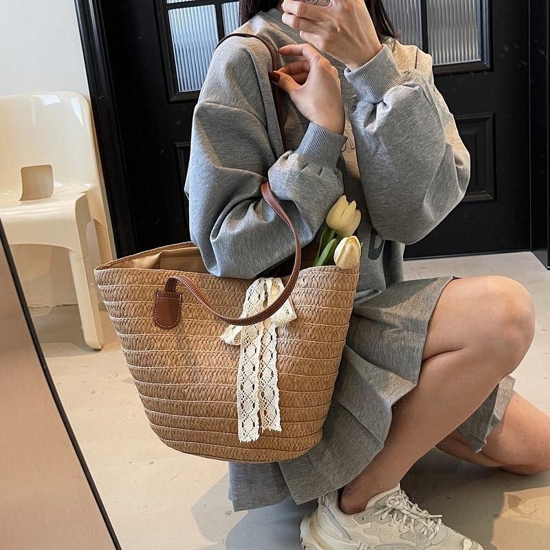 Literary seaside beach straw shoulder bag women s high-end sense large-capacity versatile vegetable basket tote bag
Literary seaside beach straw shoulder bag women s high-end sense large-capacity versatile vegetable basket tote bag