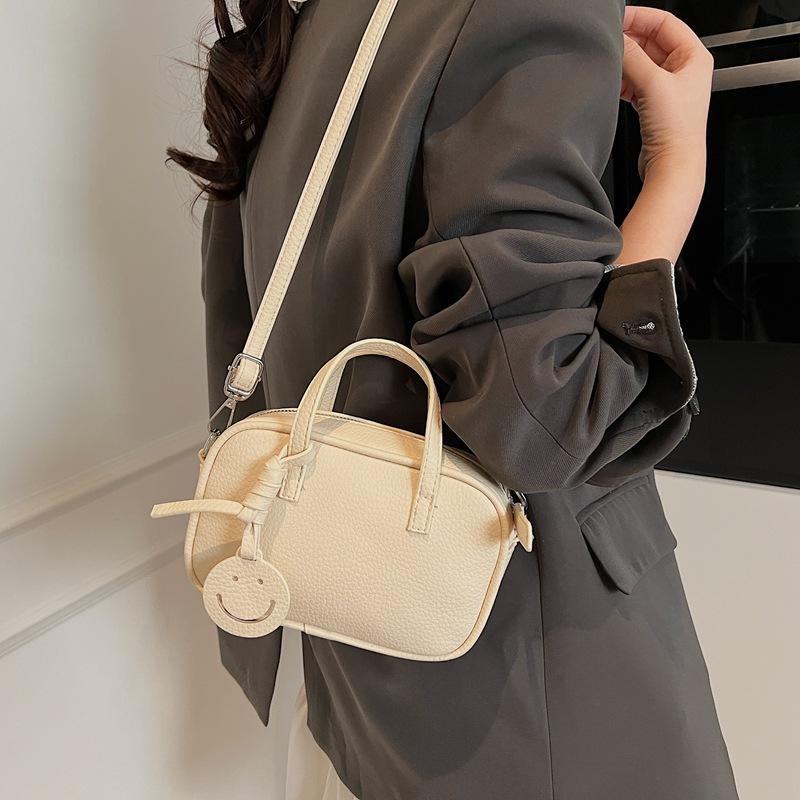 Popular fashion messenger small bag women s 2025 spring and summer new retro shoulder bag small square bag чорний
Popular fashion messenger small bag women s 2025 spring and summer new retro shoulder bag small square bag чорний