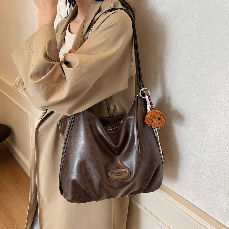 Tote bag women 2025 new large-capacity commuter backpack retro casual street trend single shoulder messenger backpack 32*13*30 чёрный
Tote bag women 2025 new large-capacity commuter backpack retro casual street trend single shoulder messenger backpack 32*13*30 чёрный