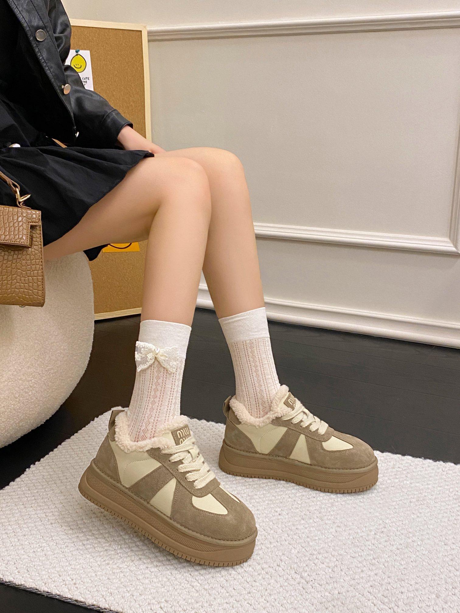 Snow boots women s 2025 new winter velvet thickened platform bread shoes genuine leather waterproof, non-slip and warm cotton shoes 40
Snow boots women s 2025 new winter velvet thickened platform bread shoes genuine leather waterproof, non-slip and warm cotton shoes 40