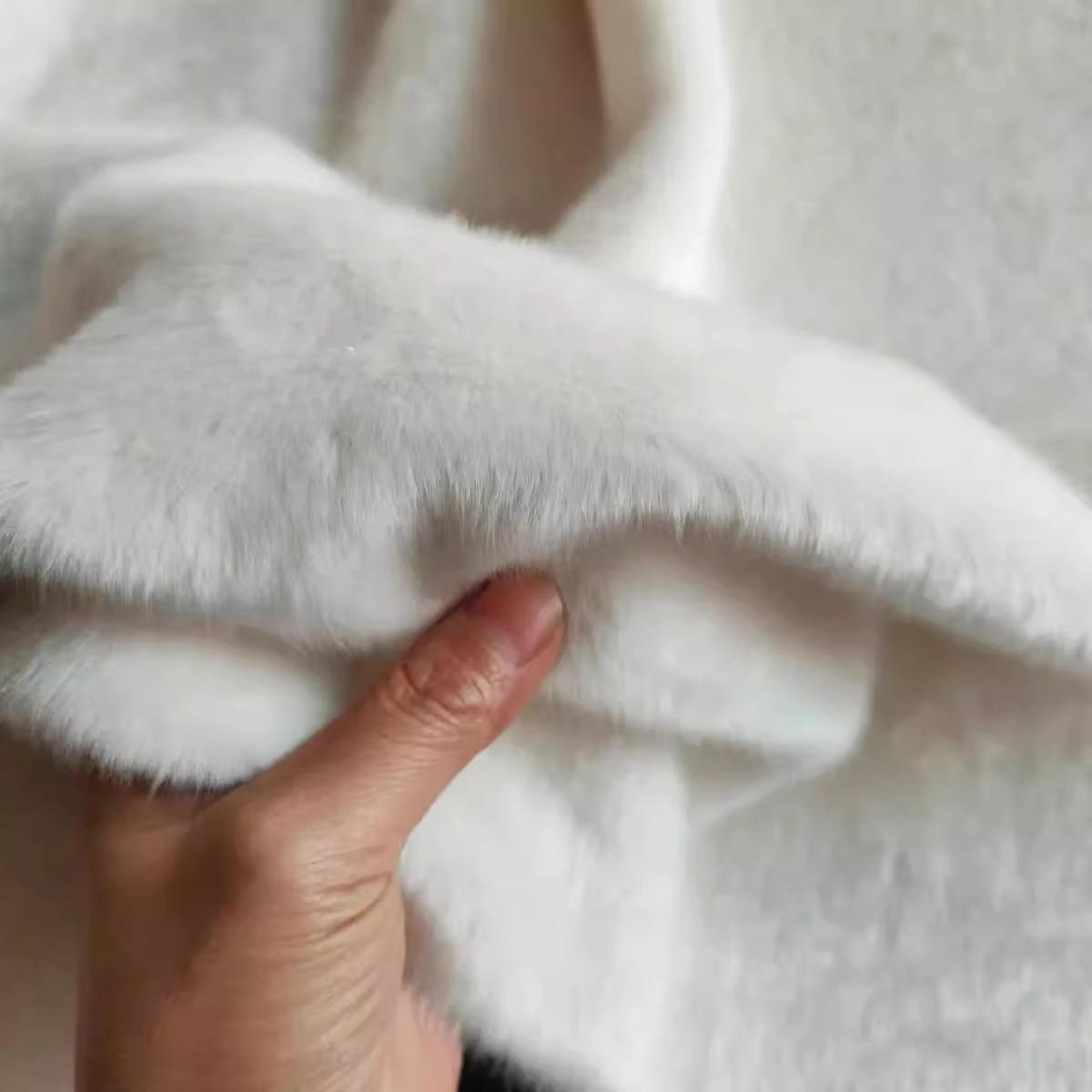 High-grade Imitation Mink Hair Mink Velvet High and Low Wool Fabric Thick Soft Clothing Imitation Flannel Material DIY Fabric 1.6M&1M білий
High-grade Imitation Mink Hair Mink Velvet High and Low Wool Fabric Thick Soft Clothing Imitation Flannel Material DIY Fabric 1.6M&1M білий