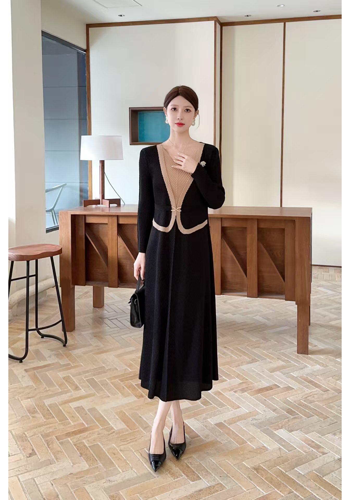 Spring High-End Color Block Plus-Size Pleated Dress with Cinched Waist One Size (80/160 kg) чёрный
Spring High-End Color Block Plus-Size Pleated Dress with Cinched Waist One Size (80/160 kg) чёрный