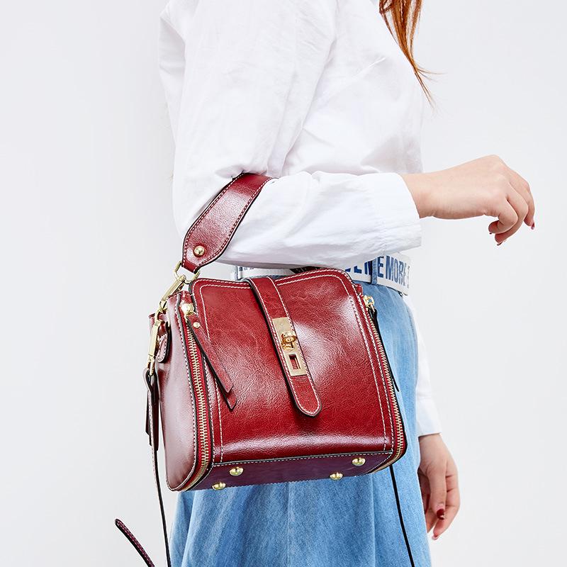 Zency Простой Стиль Женщины Tote Bucket Bag 100% подлинная кожа Мода Леди Плечо Crossbody Сумка Высокое качество Черный Handbg
Zency Простой Стиль Женщины Tote Bucket Bag 100% подлинная кожа Мода Леди Плечо Crossbody Сумка Высокое качество Черный Handbg